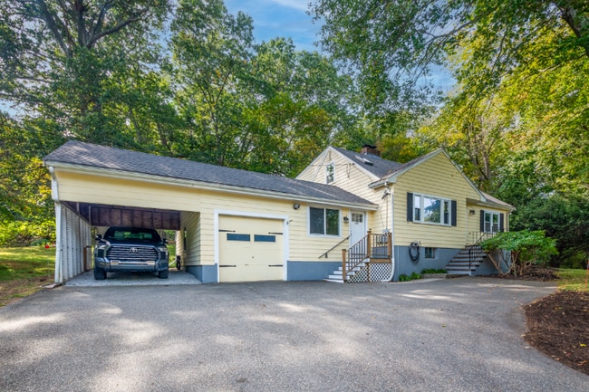 Photo - 215 Blue Hill Dr House