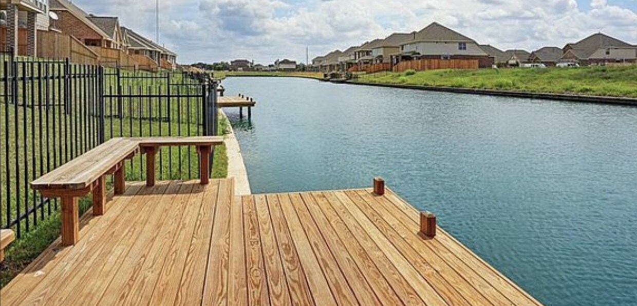 Foto del edificio - 3231 Lake Shore Harbour Dr