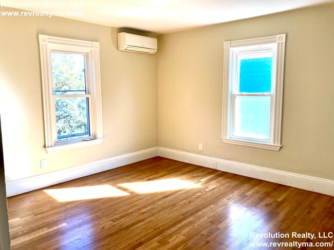 Building Photo - 63 Hudson St