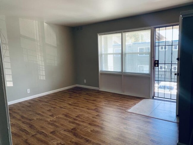 Building Photo - 1 bedroom in Oakland CA 94605