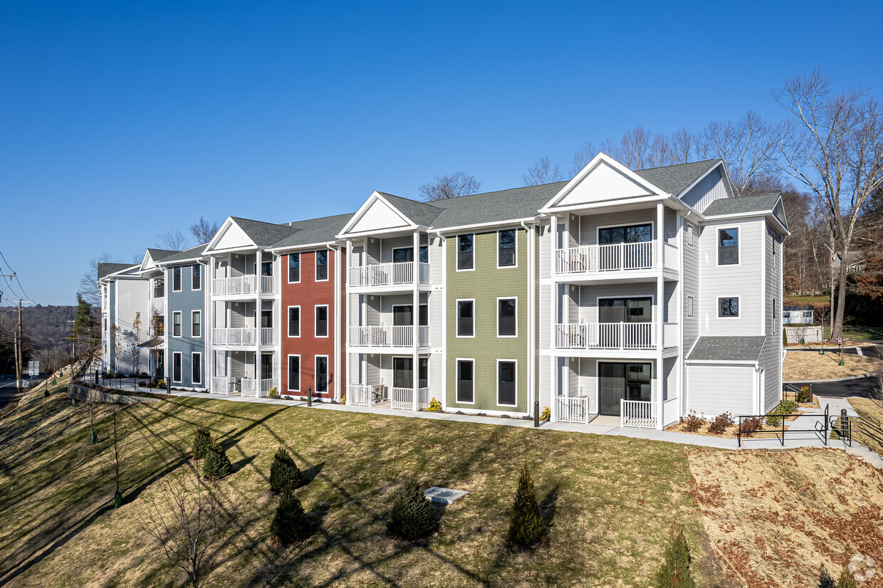 Primary Photo - The Laurel at 401 Albany Turnpike