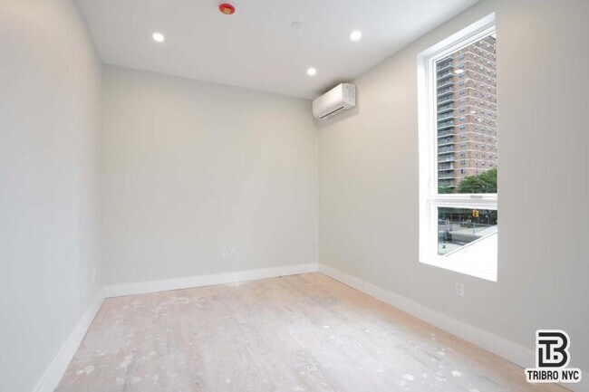 Building Photo - 3 bedroom in Brooklyn NY 11206