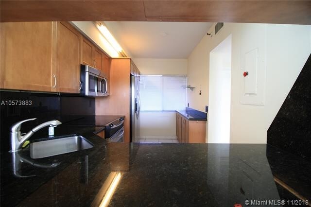 Foto del edificio - 2300 NE 33rd Ave