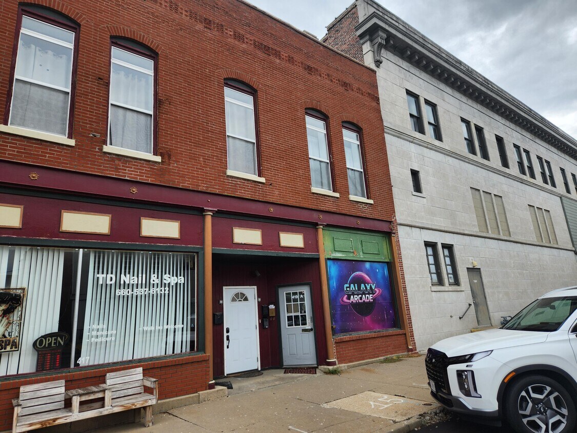 Foto principal - 417 E Spring St