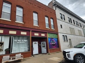Building Photo - 417 E Spring St