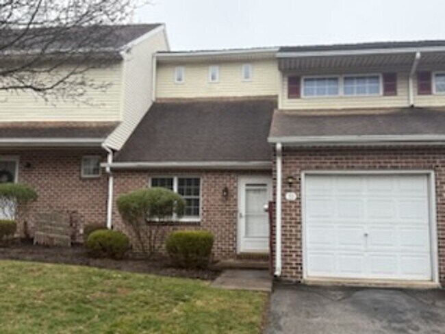 Foto del edificio - Single Family Townhouse with Garage