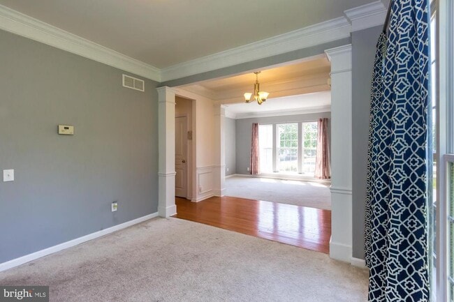 Building Photo - 684 Churchill Rd