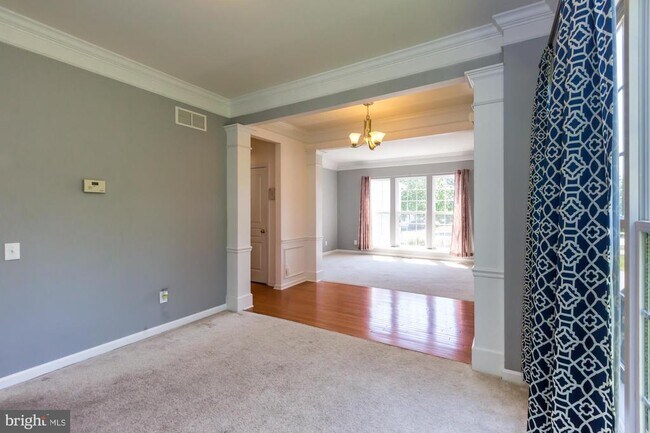 Foto del edificio - 684 Churchill Rd