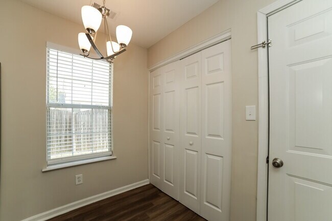 Building Photo - 1467 Waterton Trail