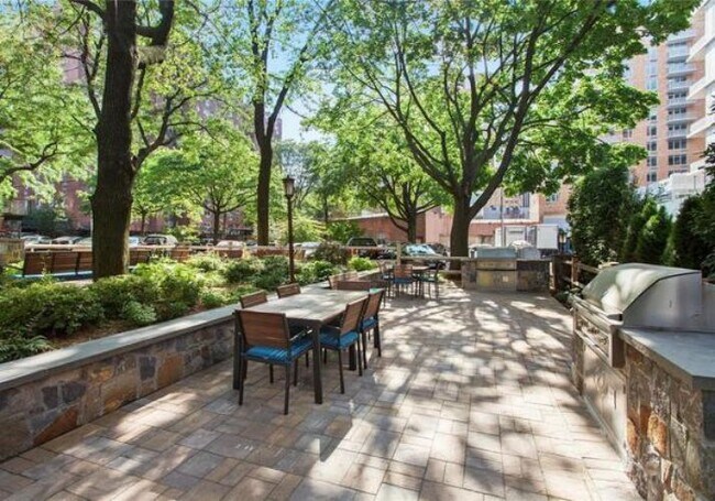 Foto del edificio - 122 Ashland Pl