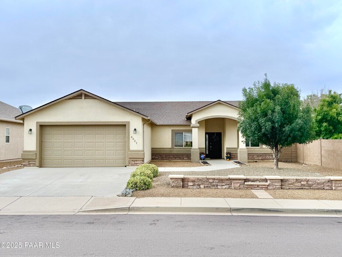 Foto principal - 6622 Farmstead Rd