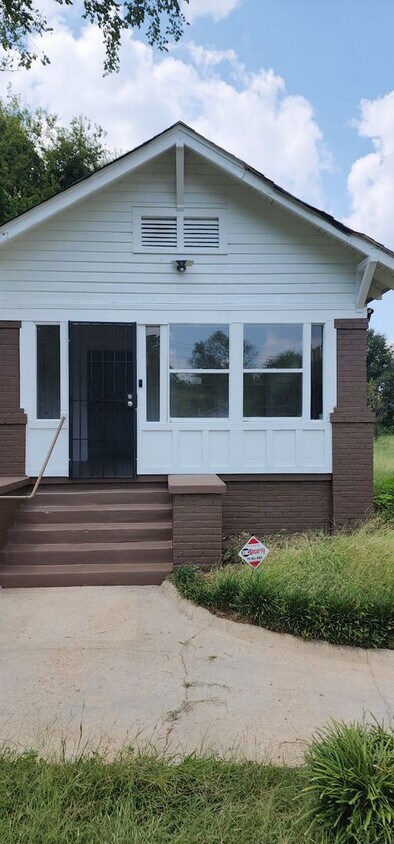 Primary Photo - A Spacious house with lots of space and bi...