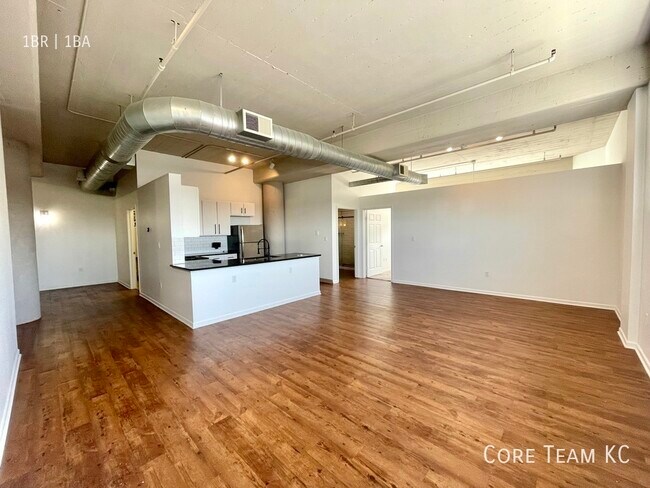 Foto del edificio - 320 W 7th St