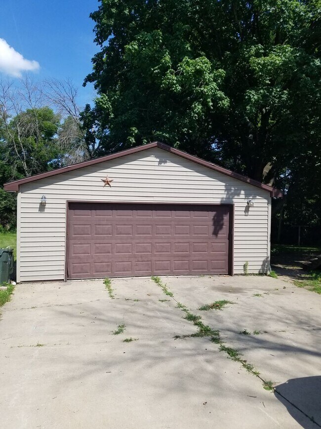 Building Photo - FOR RENT- RARE UNIT 2014 Spring View Evans...