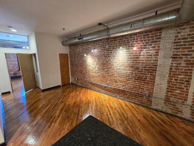 Building Photo - 1318 W Broad St