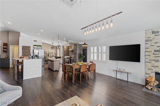 Foto del edificio - 3185 Castle Canyon Ave