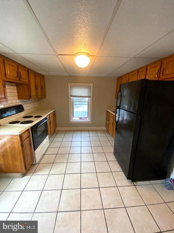 Building Photo - 64 S Evans St