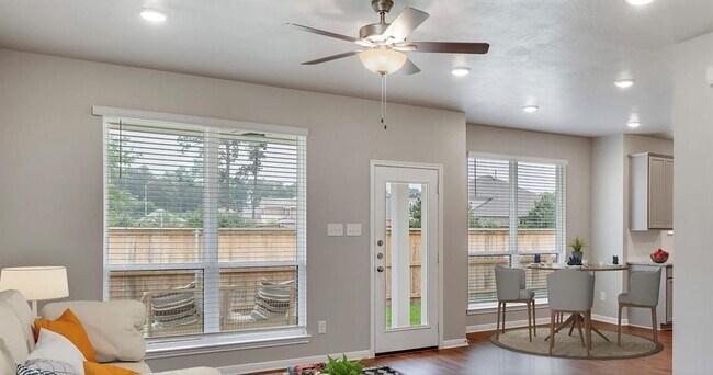 Building Photo - 1042 Tomball Downs Dr