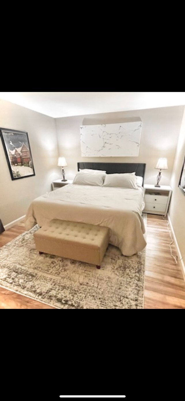 Master bedroom - 902 Bluffway Dr