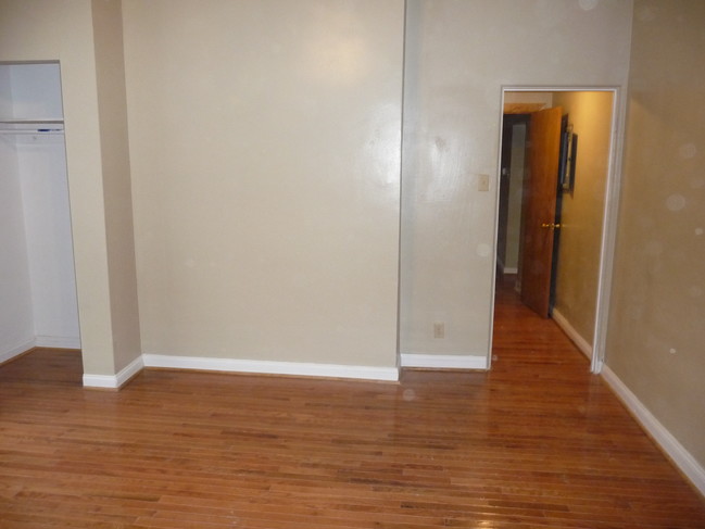Building Photo - 735 N Highland Ave