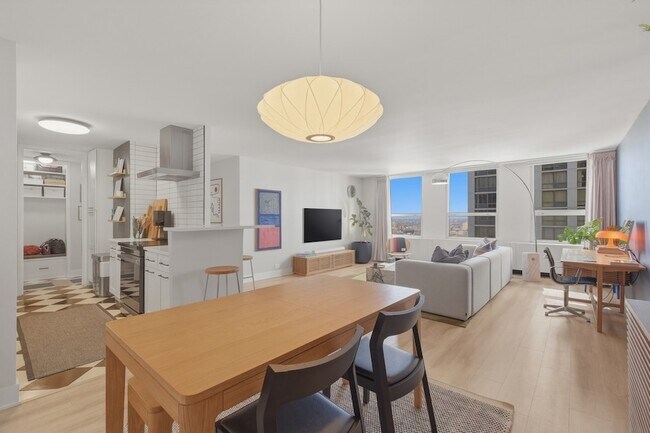 Foto del edificio - 2626 N Lakeview Ave