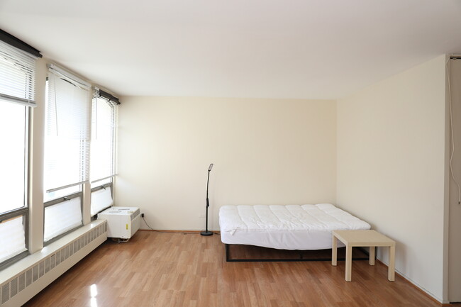 Building Photo - 1401 E 55th St