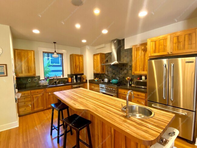 Foto del edificio - Unfurnished 4BR - 2.5BA NWX Corner Lot Pri...