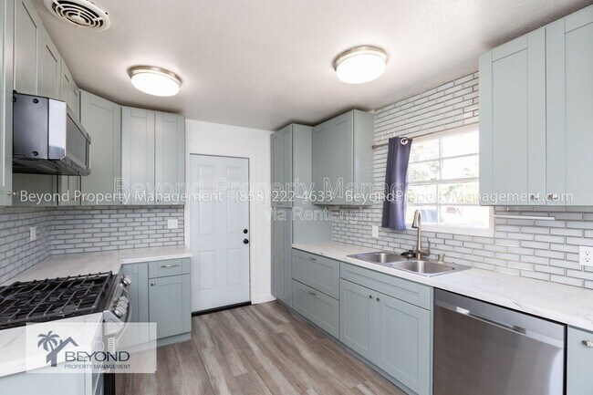 Foto del edificio - 5207 Irwin Ave