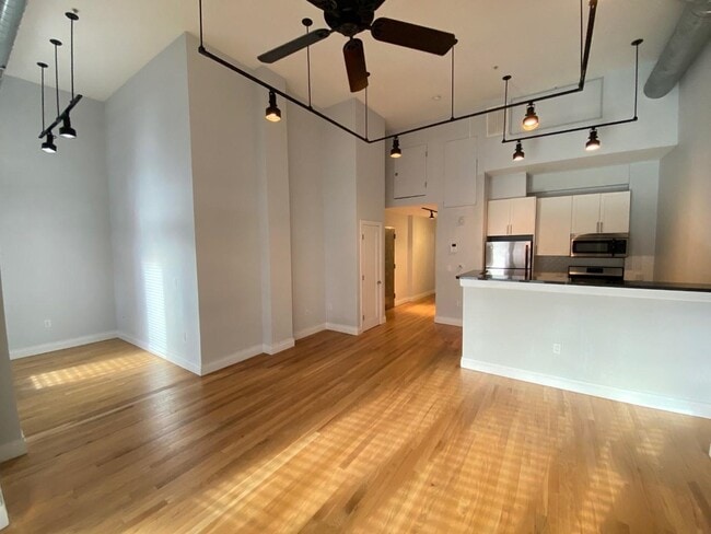 Building Photo - 338 Grove St