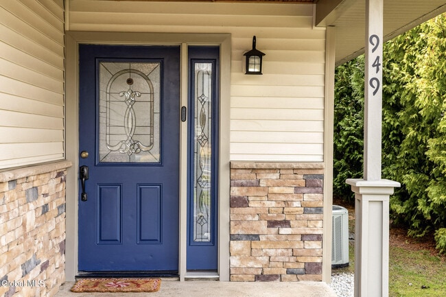 Building Photo - 949 Hudson Ave