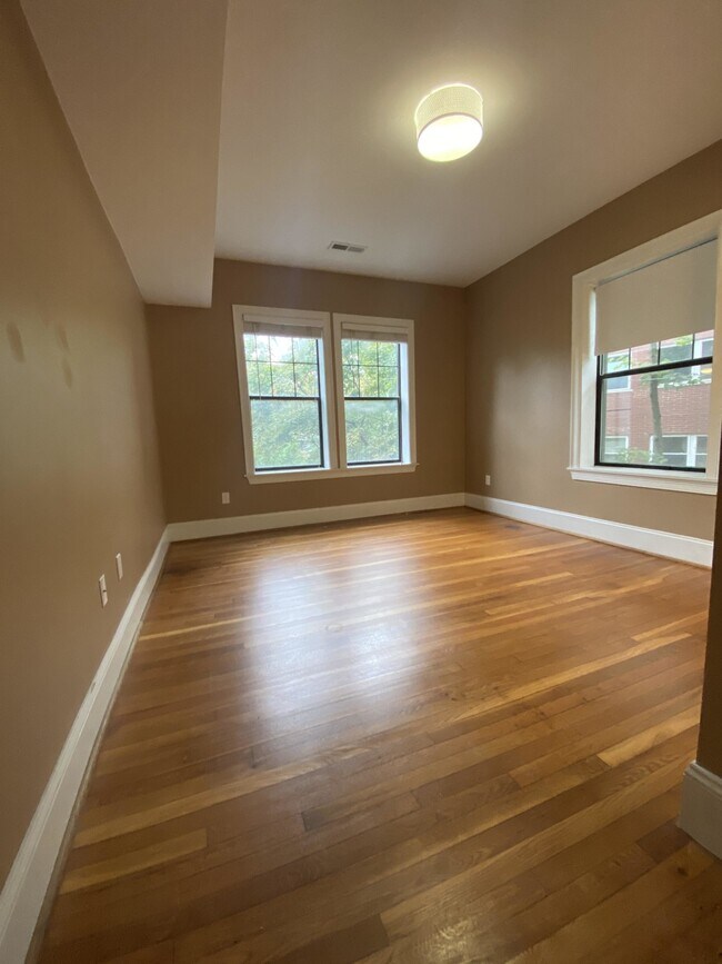 Foto del edificio - 1592 Beacon St