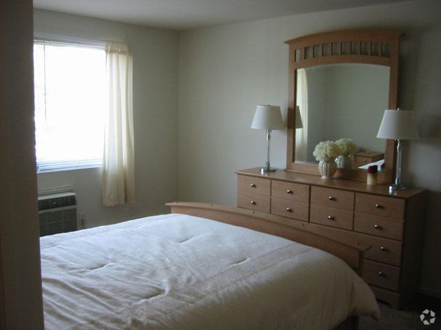 Bedroom - Arrowhead Court Apartments