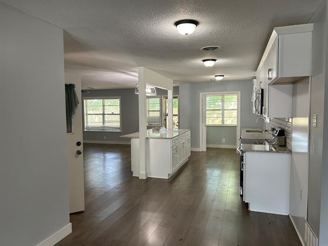 Building Photo - 908 S Burdette Ave