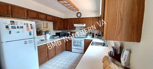 Building Photo - 6015 Keble Dr