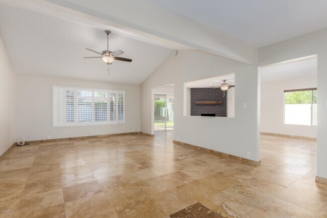 Foto del edificio - 4840 E Hearn Rd