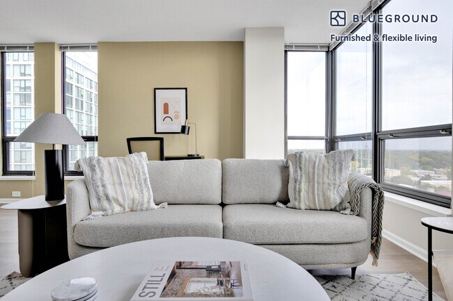 Foto del edificio - 100 Forest Ave