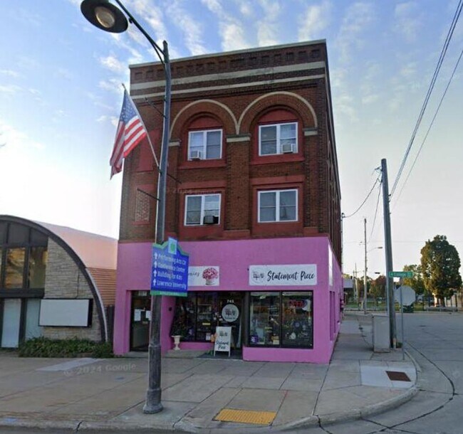 Foto del edificio - 745 W College Ave