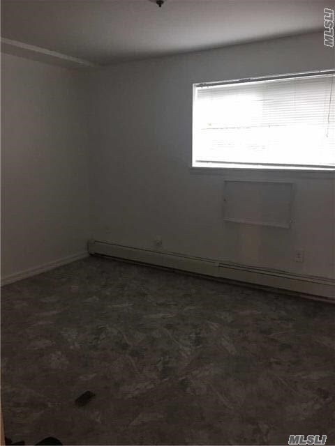 Foto del edificio - 390 Balcom Ave