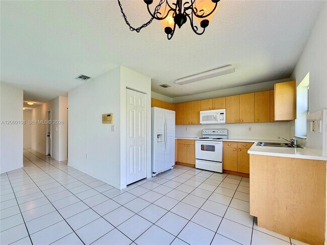 Foto del edificio - 7557 SW 164th Ct