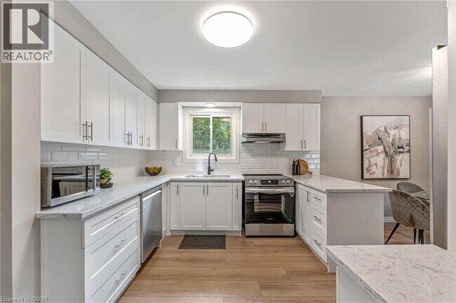 Photo du bâtiment - 323 Hixon Rd