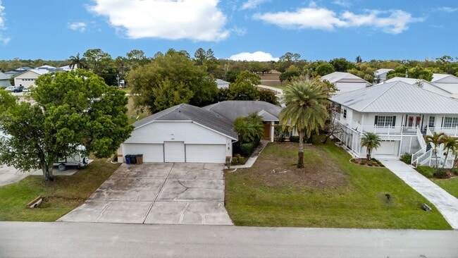 Building Photo - Charming 3-Bedroom Home with Private Pool in Buckingham Air Park