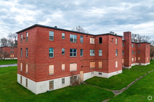 Building Photo - The Summit Apartments