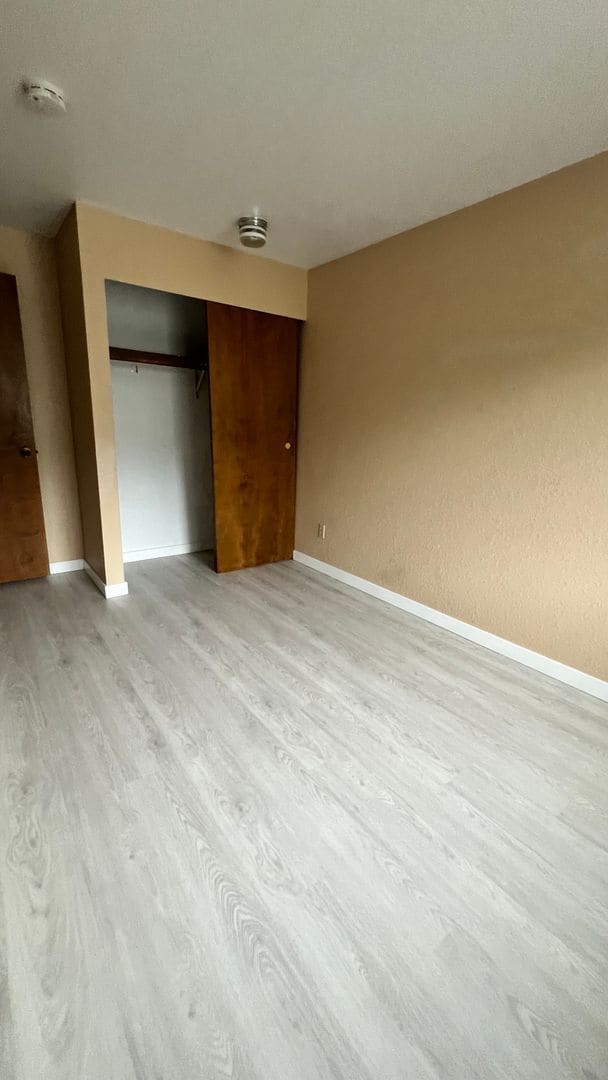 Building Photo - 4Plex 2bed x 1.5bath unit in Seattle, minutes away from major highways.