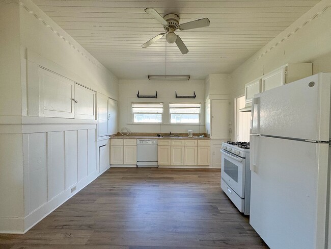 Building Photo - Beautifully Renovated 3-Bedroom Home with ...