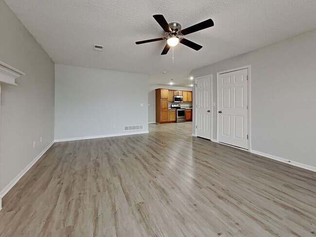 Foto del edificio - 317 NW Woodbury Dr