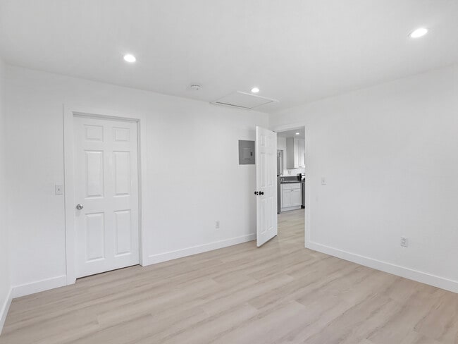 Building Photo - 8828 Chimineas Ave