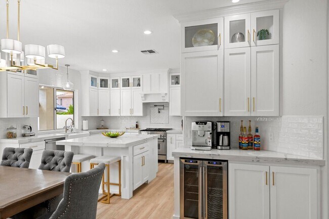 Foto del edificio - 5219 E Anderson Dr