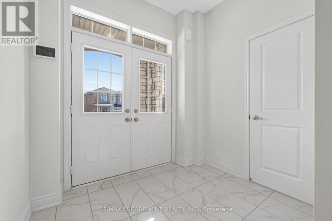 Building Photo - 47 Bloomfield Cres