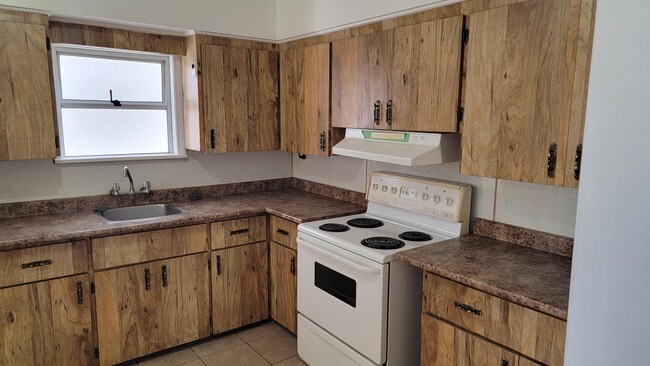 Photo du bâtiment - 454 E 55th Ave