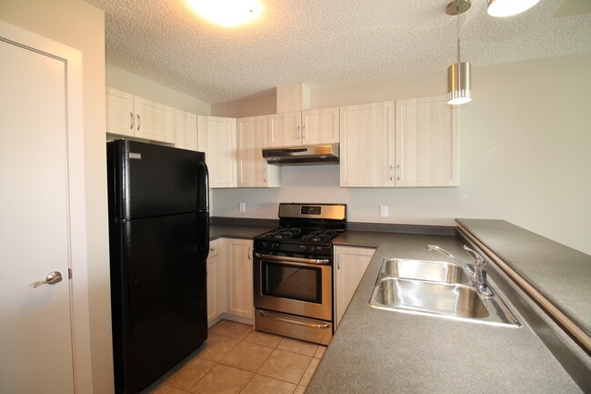 Building Photo - 3938 Claxton Loop SW